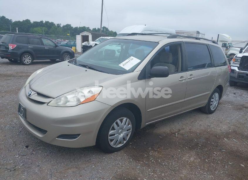 Photo 2 of 2006 Toyota Sienna CE (VIN 5TDZA23C26S563613)