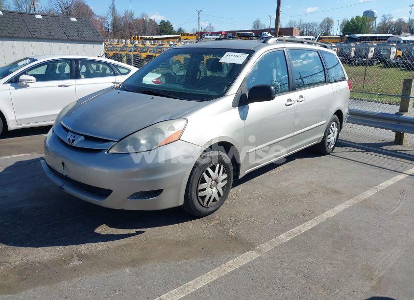 Photo 2 of 2006 Toyota Sienna CE (VIN 5TDZA23C26S577124)