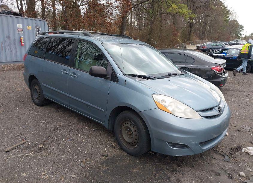 2006 Toyota Sienna LE (VIN 5TDZA23C26S583229) main photo
