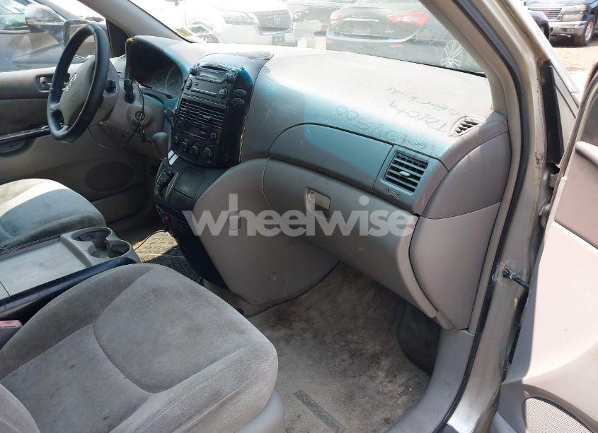 Photo 5 of 2004 Toyota Sienna CE (VIN 5TDZA23C34S019361)