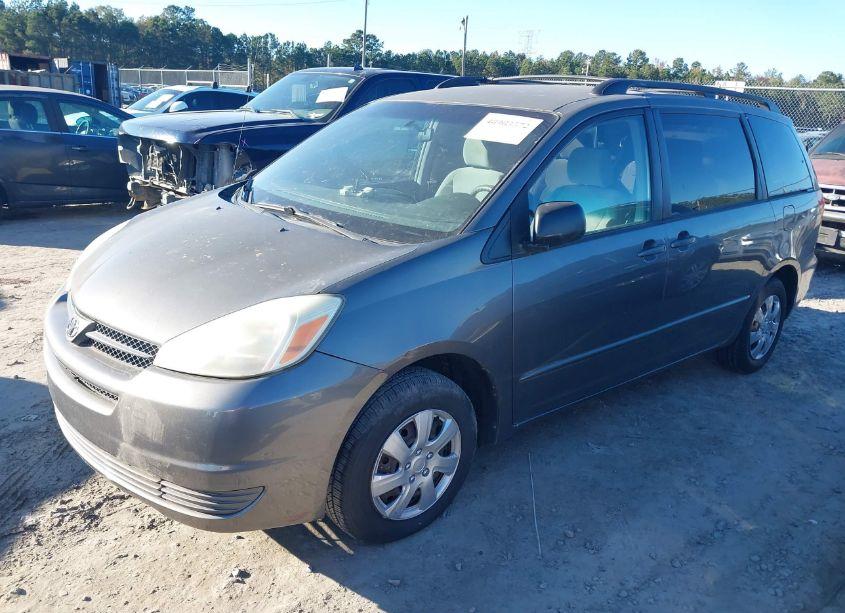 Photo 2 of 2004 Toyota Sienna CE (VIN 5TDZA23C34S035740)