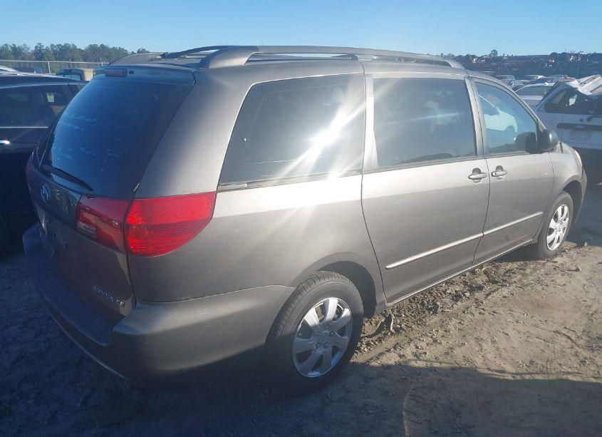 Photo 4 of 2004 Toyota Sienna CE (VIN 5TDZA23C34S035740)