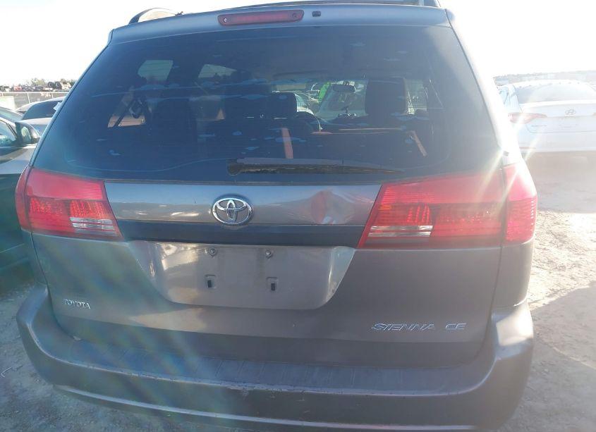 Photo 6 of 2004 Toyota Sienna CE (VIN 5TDZA23C34S035740)