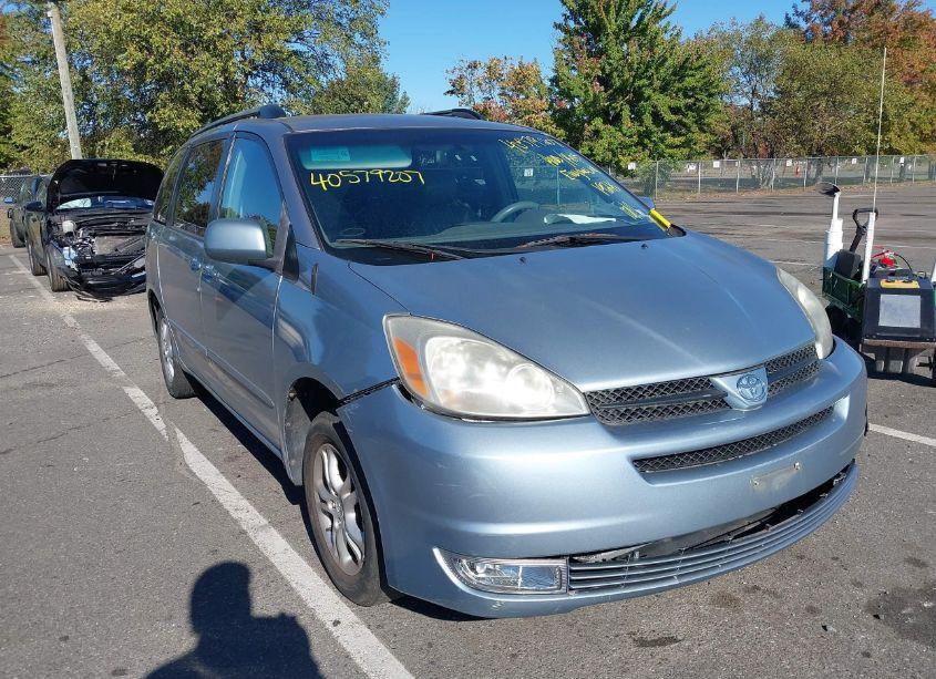 2004 Toyota Sienna LE (VIN 5TDZA23C34S038511) main photo