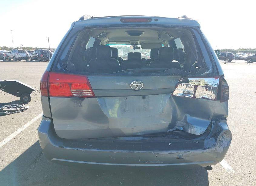 Photo 16 of 2004 Toyota Sienna LE (VIN 5TDZA23C34S038511)