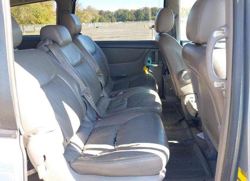 Photo 8 of 2004 Toyota Sienna LE (VIN 5TDZA23C34S038511)