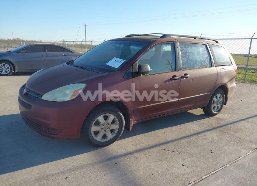 Photo 2 of 2004 Toyota Sienna CE (VIN 5TDZA23C34S061027)
