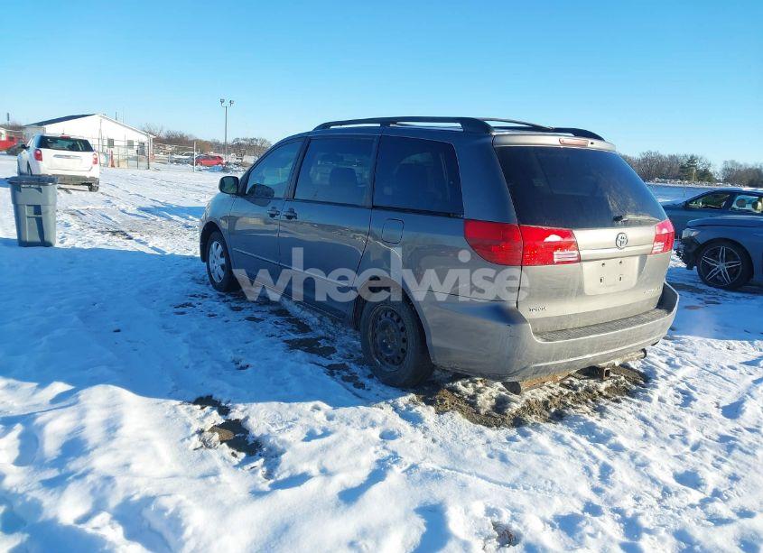 Photo 3 of 2004 Toyota Sienna LE (VIN 5TDZA23C34S086879)