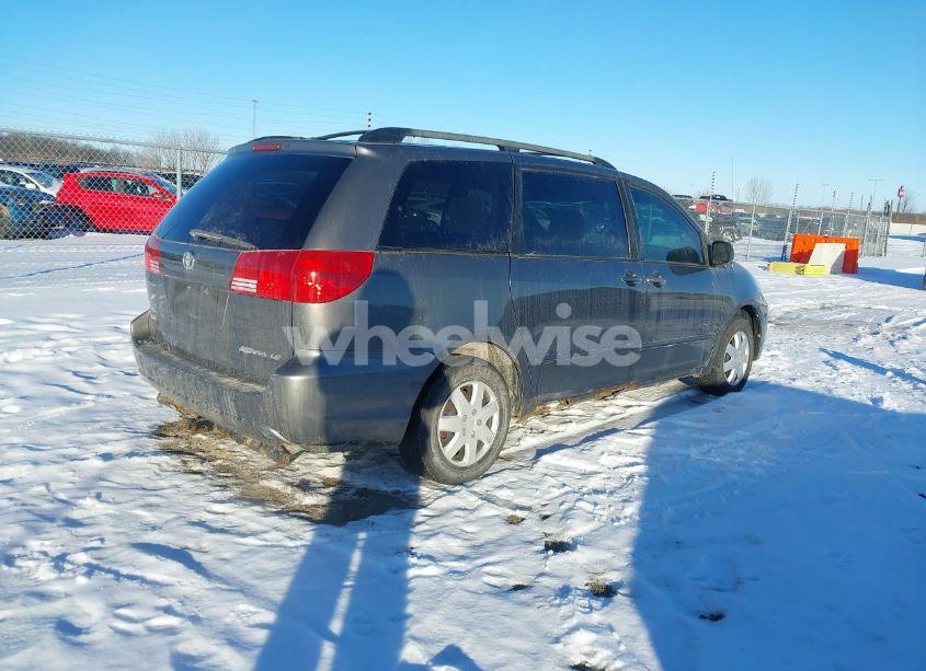Photo 4 of 2004 Toyota Sienna LE (VIN 5TDZA23C34S086879)