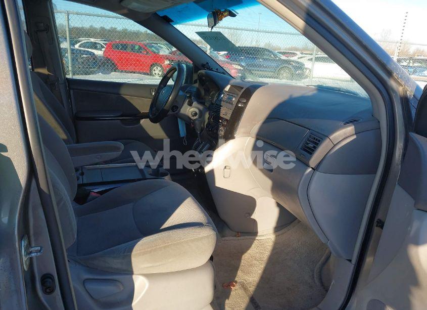 Photo 5 of 2004 Toyota Sienna LE (VIN 5TDZA23C34S086879)