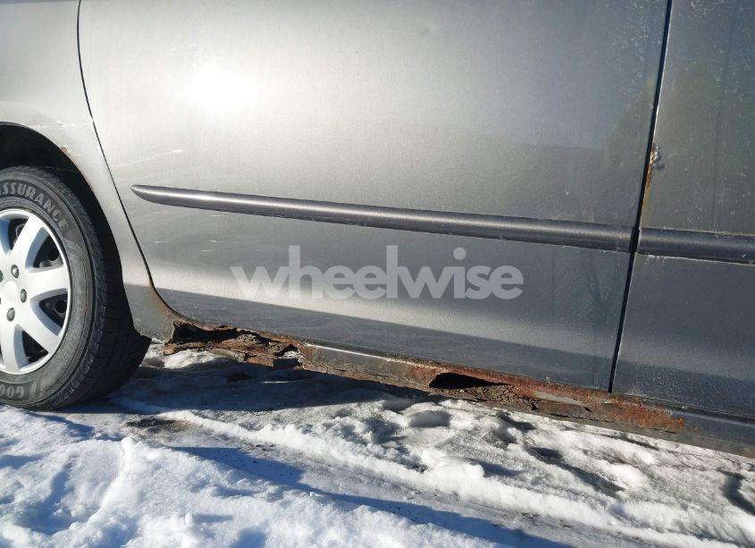 Photo 6 of 2004 Toyota Sienna LE (VIN 5TDZA23C34S086879)