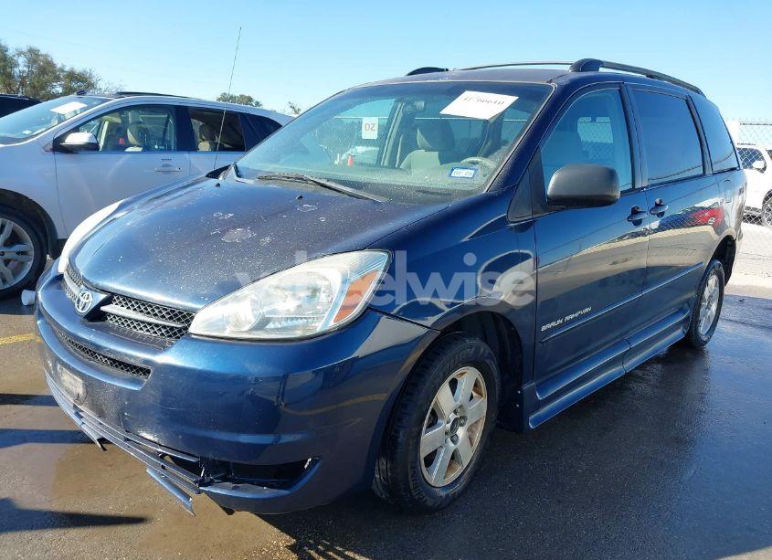 Photo 2 of 2004 Toyota Sienna LE (VIN 5TDZA23C34S104071)