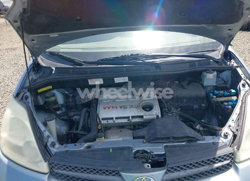 Photo 10 of 2004 Toyota Sienna LE (VIN 5TDZA23C34S110856)