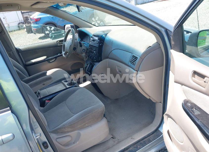 Photo 5 of 2004 Toyota Sienna LE (VIN 5TDZA23C34S110856)