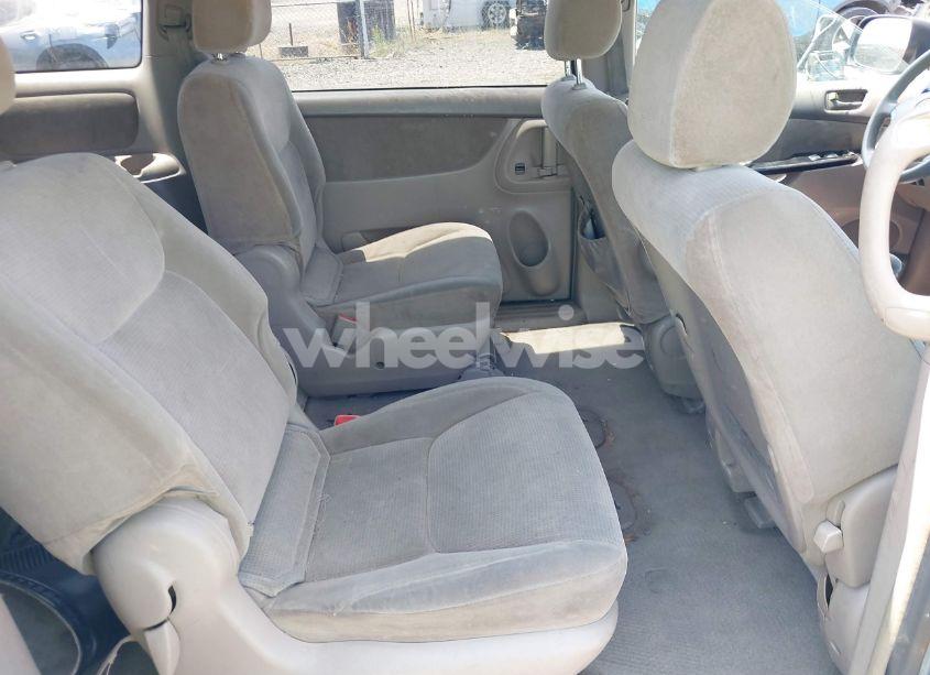 Photo 8 of 2004 Toyota Sienna LE (VIN 5TDZA23C34S110856)