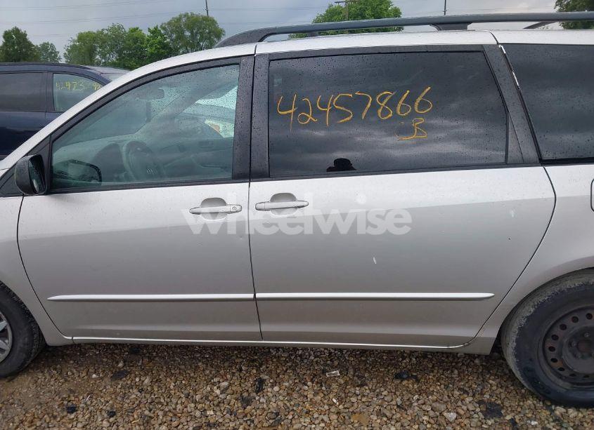 Photo 14 of 2004 Toyota Sienna LE (VIN 5TDZA23C34S129410)