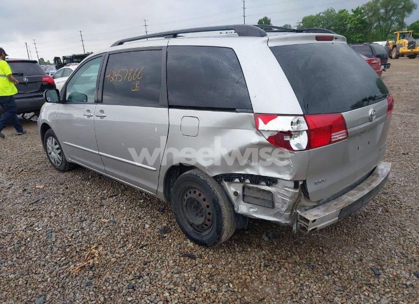 Photo 3 of 2004 Toyota Sienna LE (VIN 5TDZA23C34S129410)