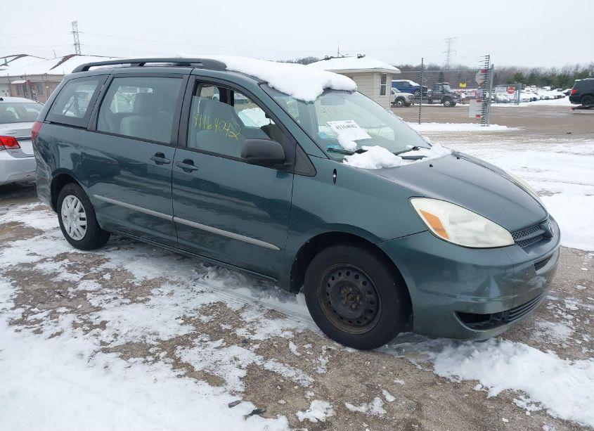 2004 Toyota Sienna CE (VIN 5TDZA23C34S133750) main photo