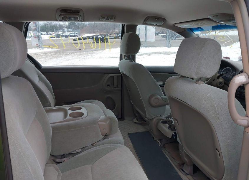 Photo 16 of 2004 Toyota Sienna CE (VIN 5TDZA23C34S133750)