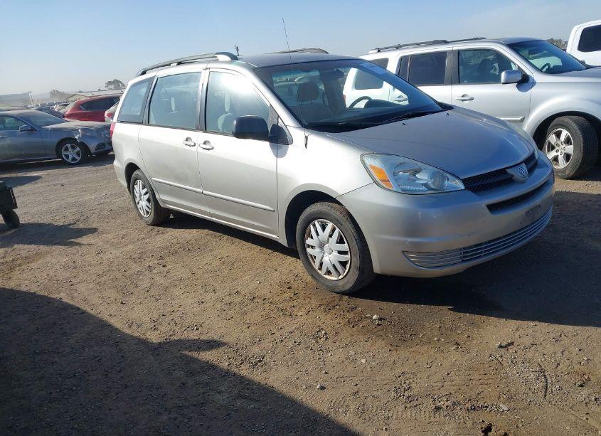 2004 Toyota Sienna CE (VIN 5TDZA23C34S207863) main photo