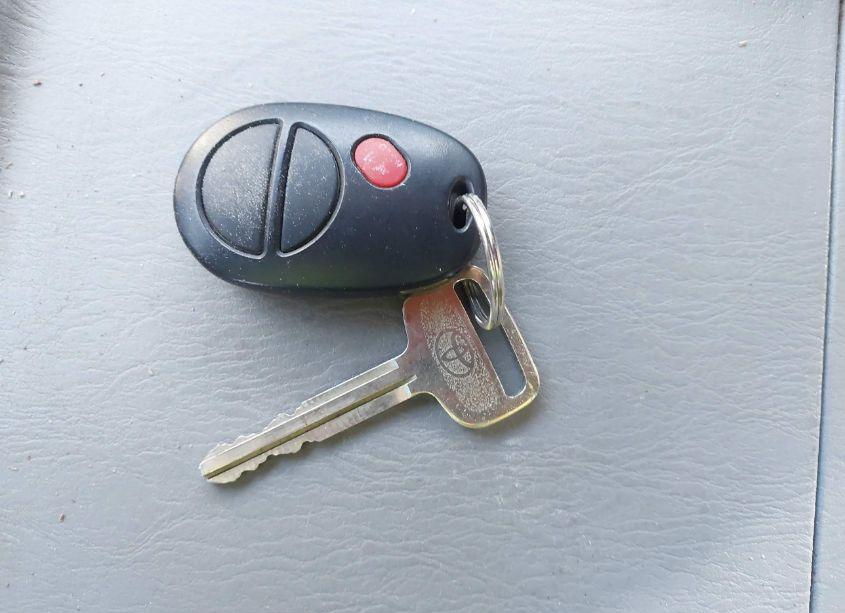 Photo 11 of 2004 Toyota Sienna CE (VIN 5TDZA23C34S207863)