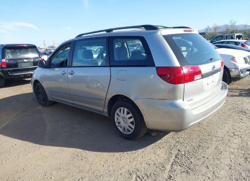 Photo 3 of 2004 Toyota Sienna CE (VIN 5TDZA23C34S207863)