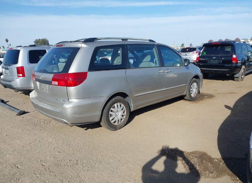 Photo 4 of 2004 Toyota Sienna CE (VIN 5TDZA23C34S207863)