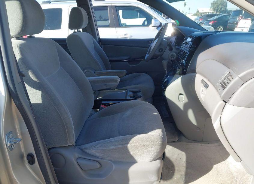 Photo 5 of 2004 Toyota Sienna CE (VIN 5TDZA23C34S207863)