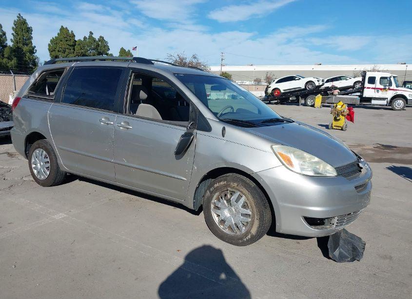 2005 Toyota Sienna LE (VIN 5TDZA23C35S236247) main photo