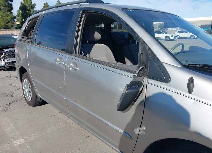 Photo 6 of 2005 Toyota Sienna LE (VIN 5TDZA23C35S236247)