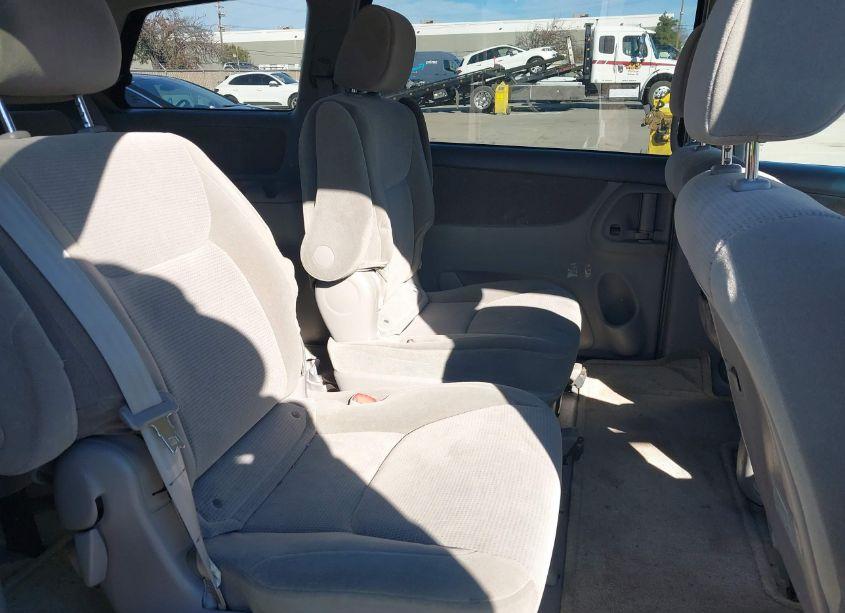 Photo 8 of 2005 Toyota Sienna LE (VIN 5TDZA23C35S236247)