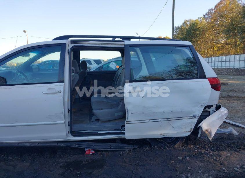 Photo 6 of 2005 Toyota Sienna CE (VIN 5TDZA23C35S239889)
