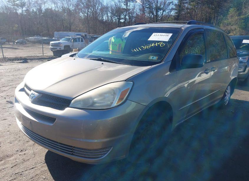 Photo 2 of 2005 Toyota Sienna LE (VIN 5TDZA23C35S256336)