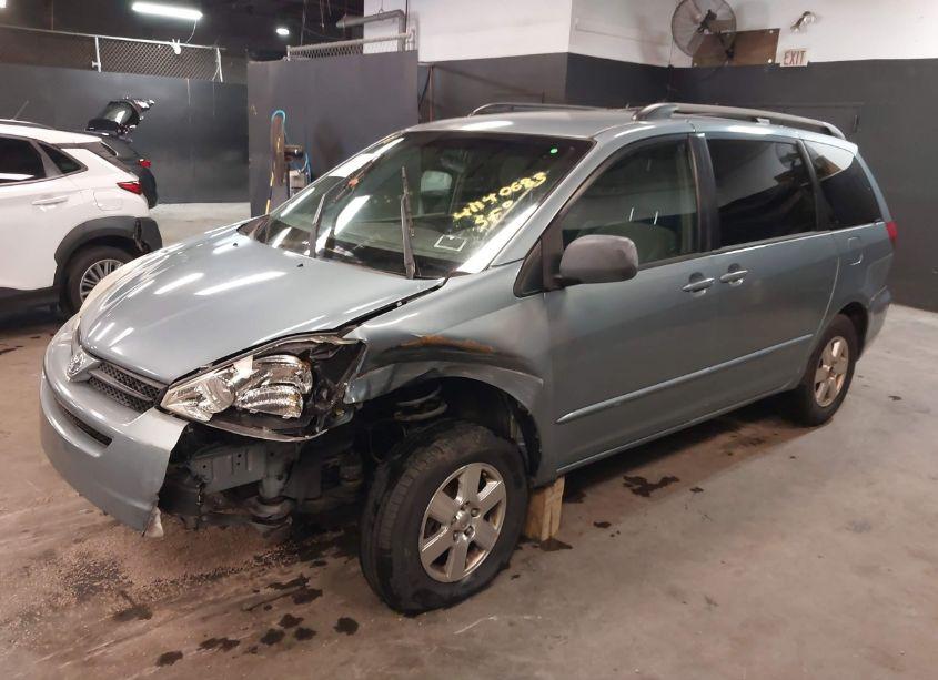 Photo 2 of 2005 Toyota Sienna LE (VIN 5TDZA23C35S265795)