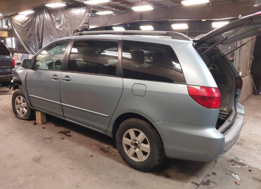 Photo 3 of 2005 Toyota Sienna LE (VIN 5TDZA23C35S265795)