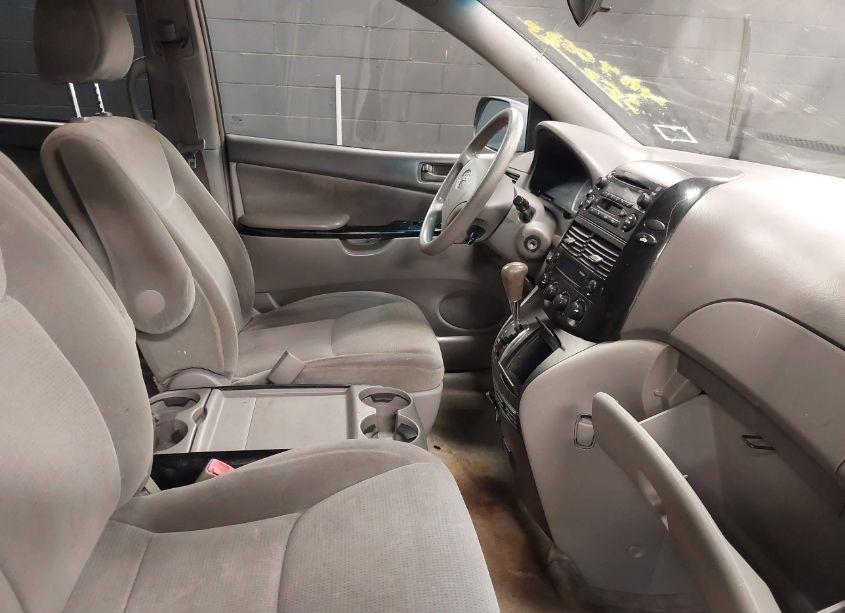 Photo 5 of 2005 Toyota Sienna LE (VIN 5TDZA23C35S265795)