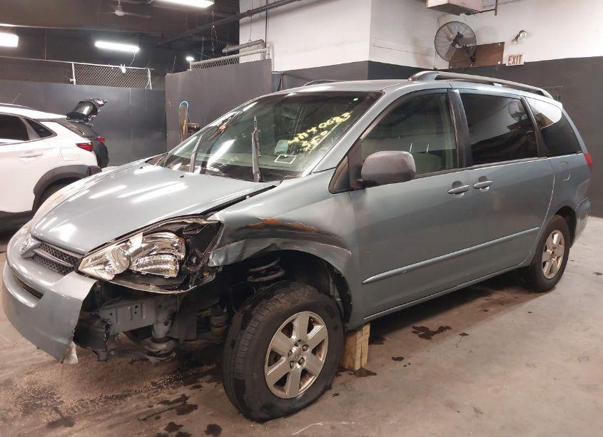 Photo 6 of 2005 Toyota Sienna LE (VIN 5TDZA23C35S265795)