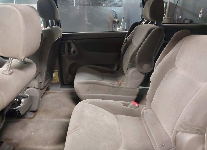 Photo 8 of 2005 Toyota Sienna LE (VIN 5TDZA23C35S265795)