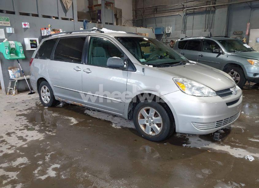 2005 Toyota Sienna LE (VIN 5TDZA23C35S323212) main photo
