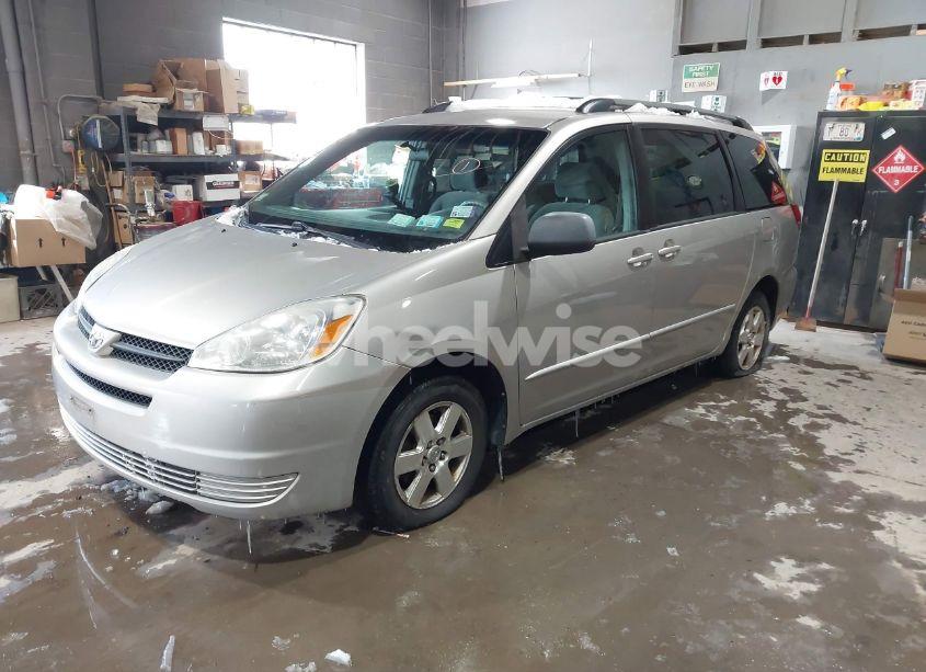 Photo 2 of 2005 Toyota Sienna LE (VIN 5TDZA23C35S323212)