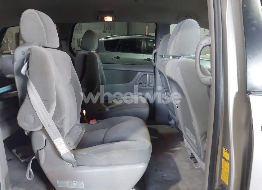 Photo 8 of 2005 Toyota Sienna LE (VIN 5TDZA23C35S323212)