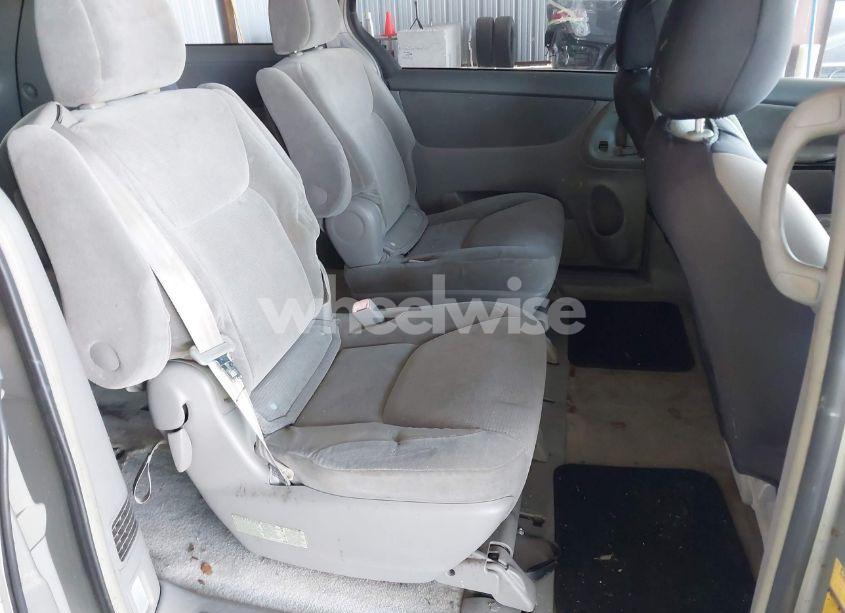 Photo 8 of 2005 Toyota Sienna LE (VIN 5TDZA23C35S328054)