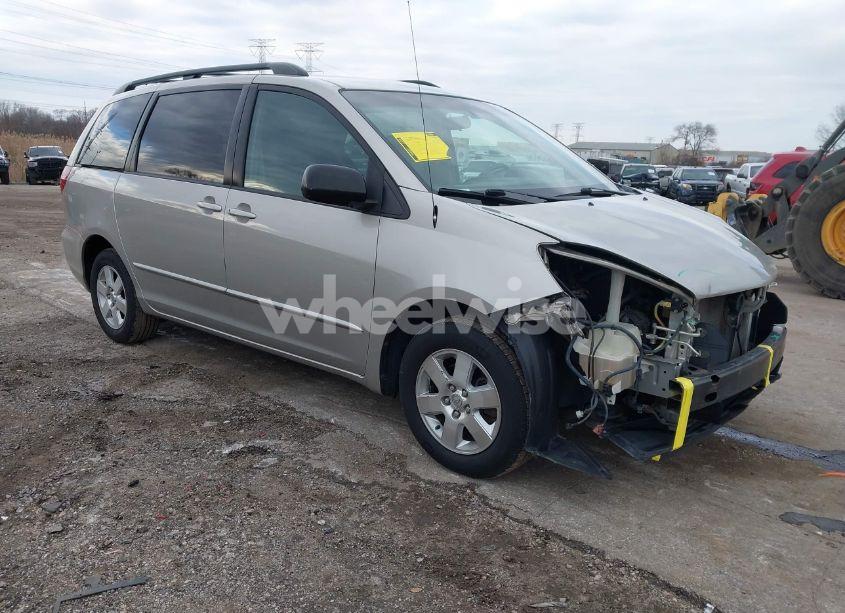 2005 Toyota Sienna LE (VIN 5TDZA23C35S330841) main photo