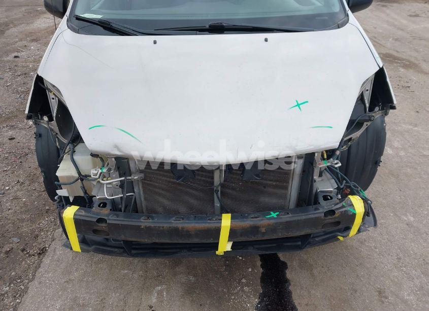 Photo 13 of 2005 Toyota Sienna LE (VIN 5TDZA23C35S330841)