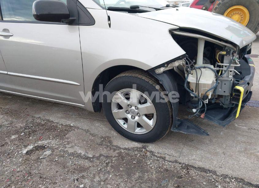 Photo 14 of 2005 Toyota Sienna LE (VIN 5TDZA23C35S330841)
