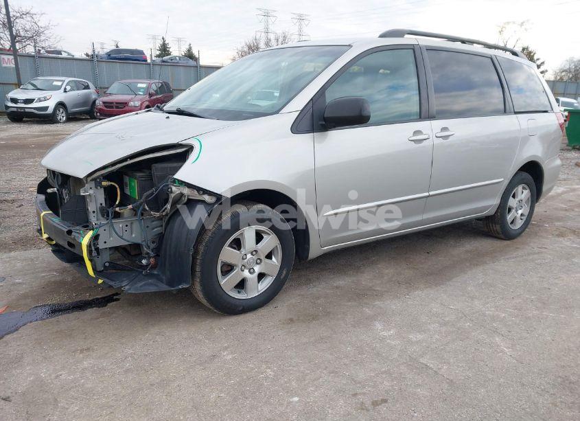 Photo 2 of 2005 Toyota Sienna LE (VIN 5TDZA23C35S330841)