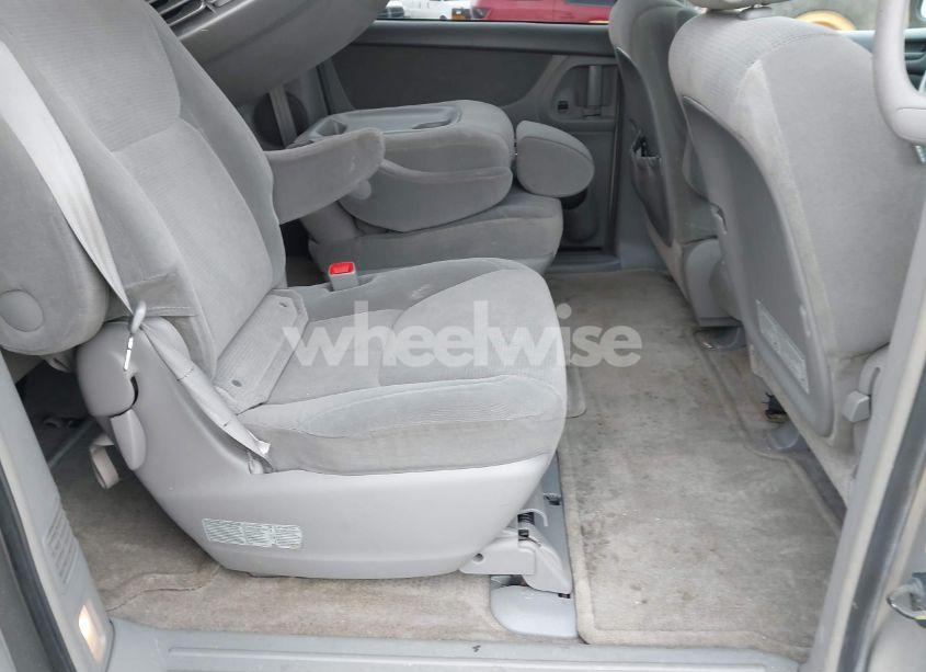 Photo 8 of 2005 Toyota Sienna LE (VIN 5TDZA23C35S330841)