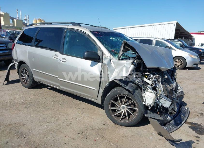 2005 Toyota Sienna LE (VIN 5TDZA23C35S333321) main photo