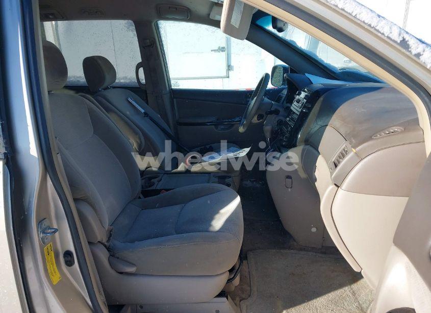 Photo 5 of 2005 Toyota Sienna LE (VIN 5TDZA23C35S344125)