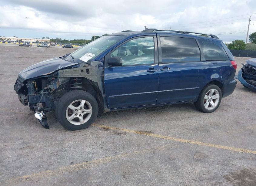 Photo 2 of 2005 Toyota Sienna CE (VIN 5TDZA23C35S369218)
